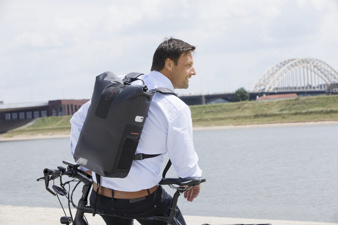 Kelioninis krepšys New Looxs Varo Backpack 22L black